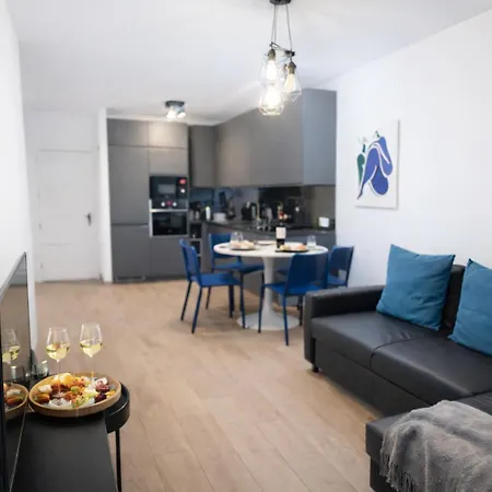 Ocean View Apartment, Balcony & Parking, Tenerife South Escape * Плайя-Параисо