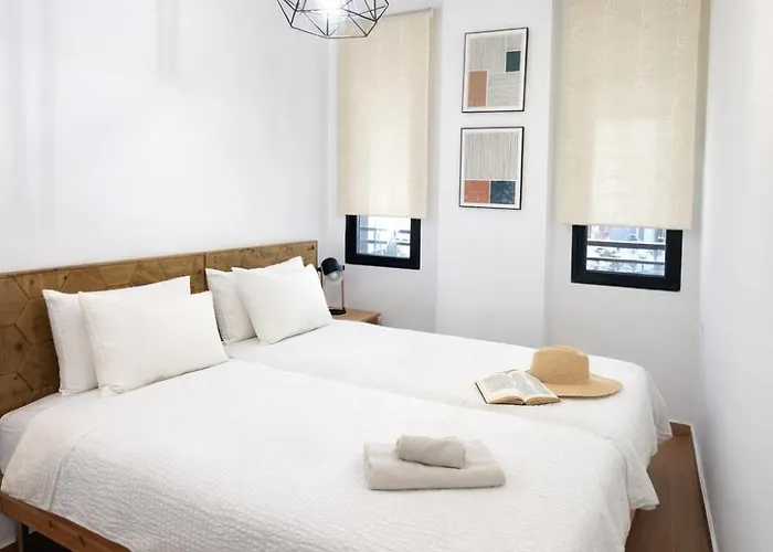 Ocean View Apartment, Balcony & Parking, Tenerife South Escape