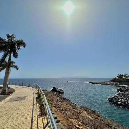 Ocean View Apartment, Balcony & Parking, Tenerife South Escape Apartmán