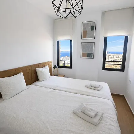 Ocean View Apartment, Balcony & Parking, Tenerife South Escape Apartmán Playa Paraiso (Tenerife)