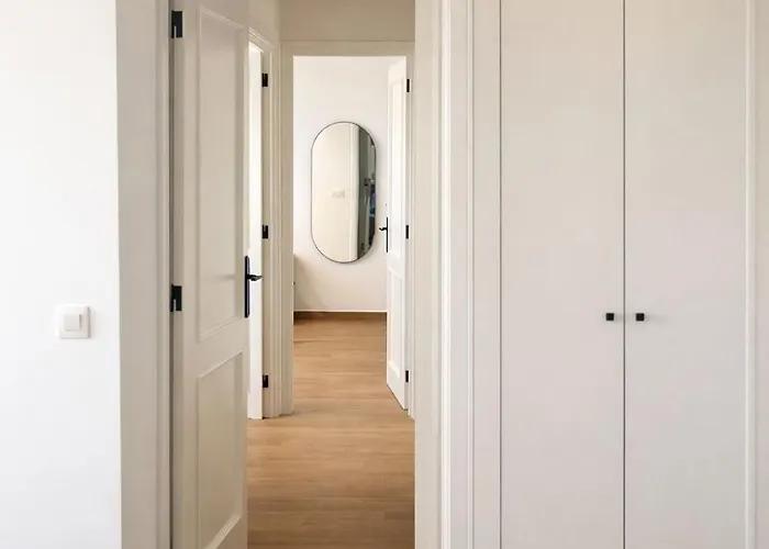 Ocean View Apartment, Balcony & Parking, Tenerife South Escape