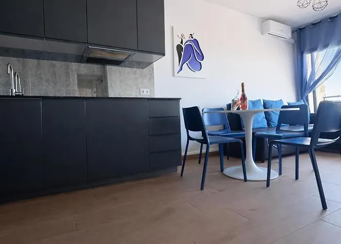 Ocean View Apartment, Balcony & Parking, Tenerife South Escape *